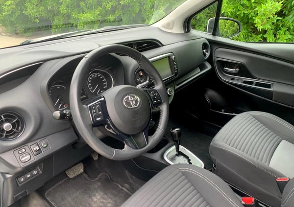 Toyota Yaris cena 56500 przebieg: 50500, rok produkcji 2018 z Pruszków małe 154